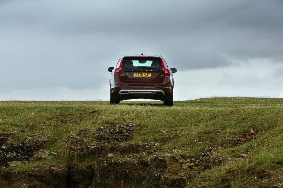  Volvo V60 D3 Cross Country 2015 года  (UK) (фото 17 из 22)